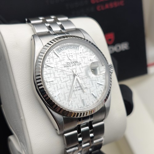 Tudor Prince Date m76214-0009