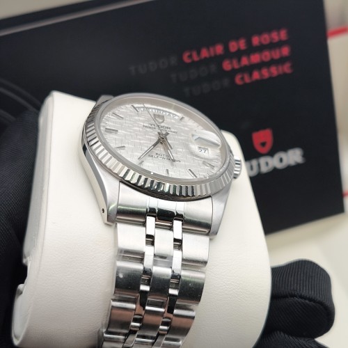 Tudor Prince Date m76214-0009
