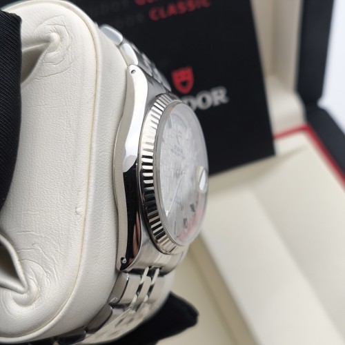 Tudor Prince Date m76214-0009
