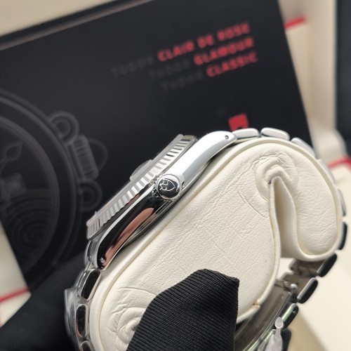 Tudor Prince Date m76214-0009