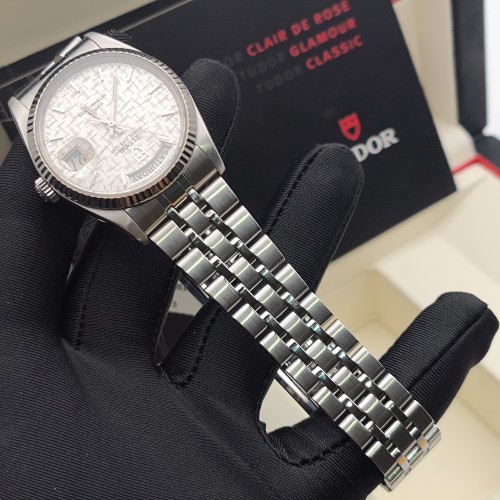 Tudor Prince Date m76214-0009
