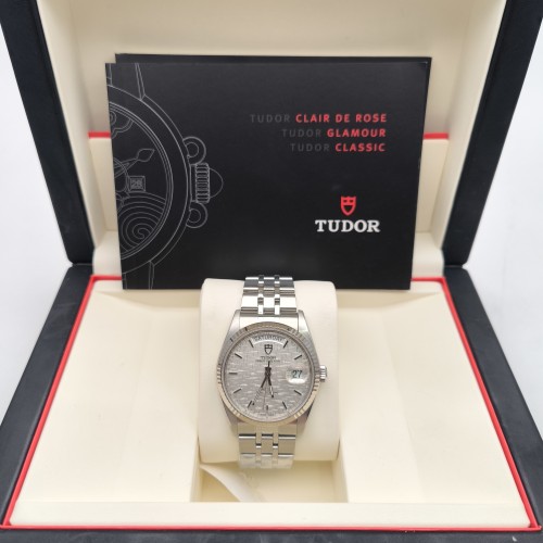 Tudor Prince Date m76214-0009