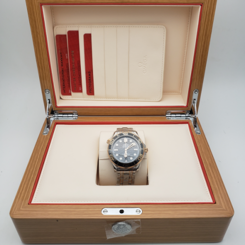 Omega  Seamaster Diver 300 M 