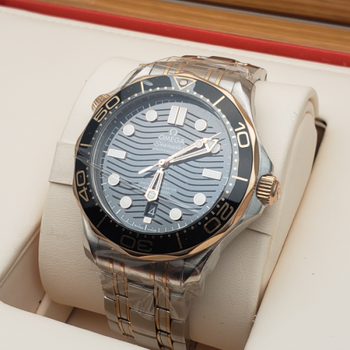 Omega  Seamaster Diver 300 M 